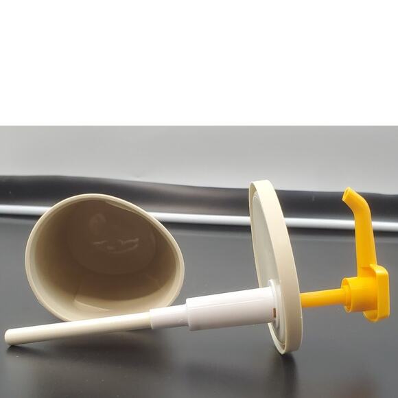 Vintage 70s Tupperware Mustard or Condiment Dispenser 1553, 640 Yellow Pump EUC - Picture 5 of 6